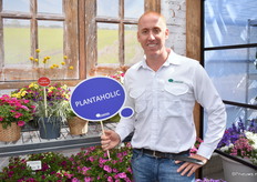 Ori Danziger naast de Craspedia. Danziger zette in op hun concept Vision om hun belofte aan de markt altijd innovatief te zijn en vernieuwende producten te leveren.